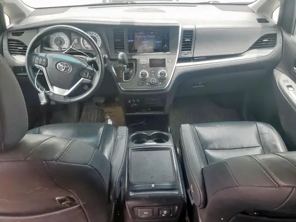 5TDXZ3DC9HS821990 2017 TOYOTA SIENNA - Image 8