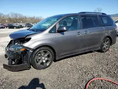 5TDXZ3DC9HS840443 2017 TOYOTA SIENNA