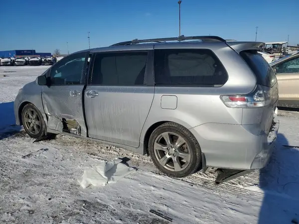 5TDXZ3DC9HS864659 2017 TOYOTA SIENNA - Image 2