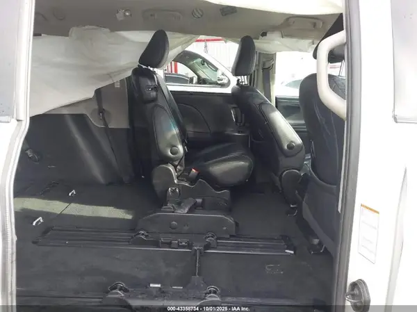 5TDXZ3DC9HS889948 2017 TOYOTA SIENNA - Image 8