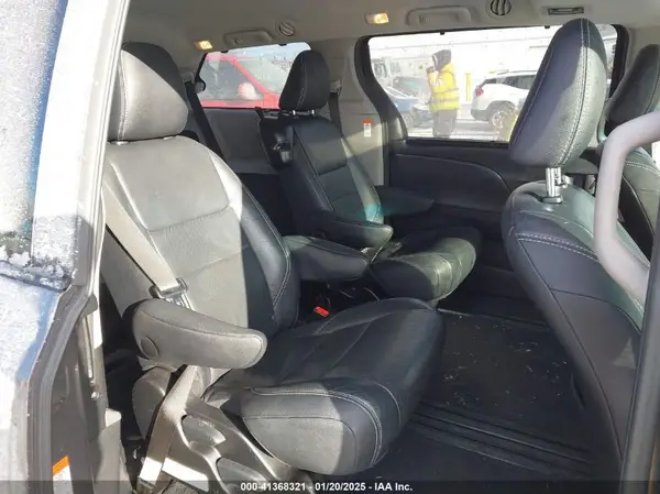 5TDXZ3DC9HS900527 2017 TOYOTA SIENNA - Image 8