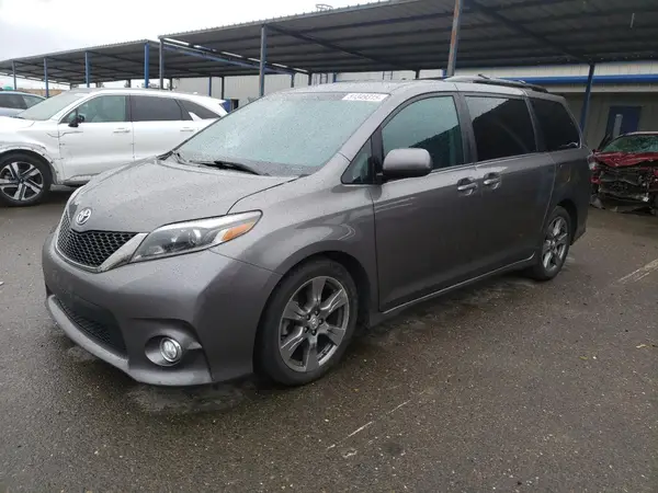5TDXZ3DC9HS900561 2017 TOYOTA SIENNA - Image 1