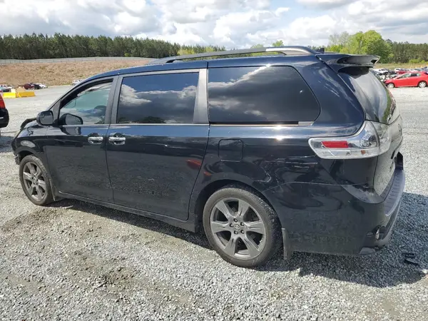 5TDXZ3DC9JS912005 2018 TOYOTA SIENNA - Image 2