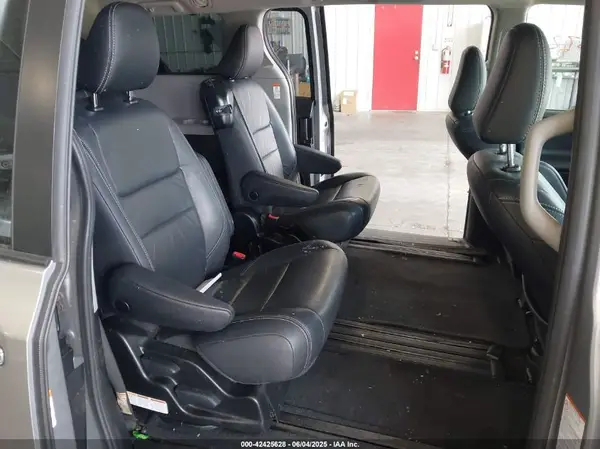 5TDXZ3DC9JS912411 2018 TOYOTA SIENNA - Image 8