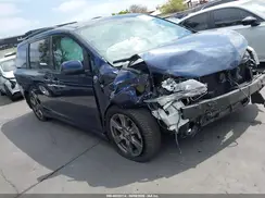 5TDXZ3DC9JS914028 2018 TOYOTA SIENNA
