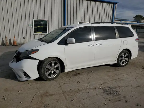 5TDXZ3DC9JS919486 2018 TOYOTA SIENNA - Image 1