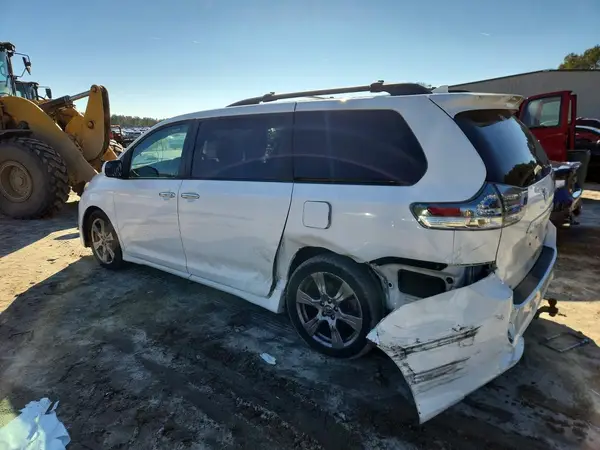 5TDXZ3DC9JS925434 2018 TOYOTA SIENNA - Image 2