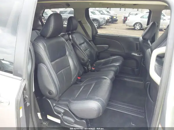 5TDXZ3DC9JS925501 2018 TOYOTA SIENNA - Image 8