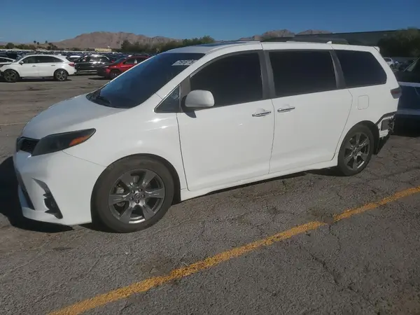 5TDXZ3DC9JS930049 2018 TOYOTA SIENNA - Image 1