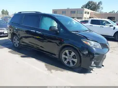 5TDXZ3DC9JS935123 2018 TOYOTA SIENNA