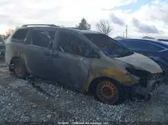 5TDXZ3DC9JS942718 2018 TOYOTA SIENNA