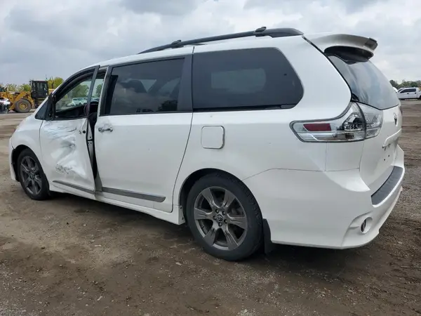 5TDXZ3DC9JS953864 2018 TOYOTA SIENNA - Image 2