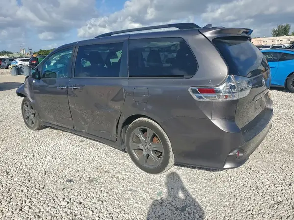 5TDXZ3DC9JS958790 2018 TOYOTA SIENNA - Image 2