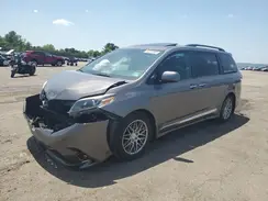 5TDXZ3DC9JS962144 2018 TOYOTA SIENNA
