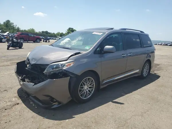 5TDXZ3DC9JS962144 2018 TOYOTA SIENNA - Image 1