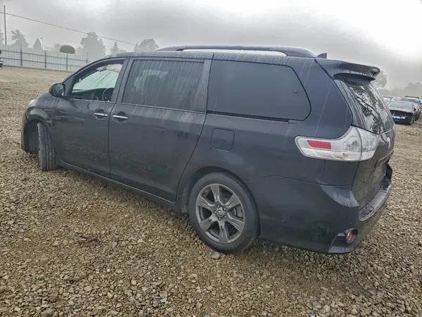 5TDXZ3DC9KS979432 2019 TOYOTA SIENNA - Image 2