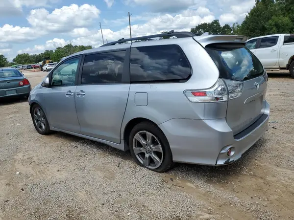 5TDXZ3DC9KS985568 2019 TOYOTA SIENNA - Image 2