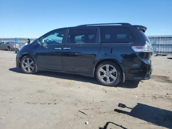 5TDXZ3DC9KS986753 2019 TOYOTA SIENNA - Image 2