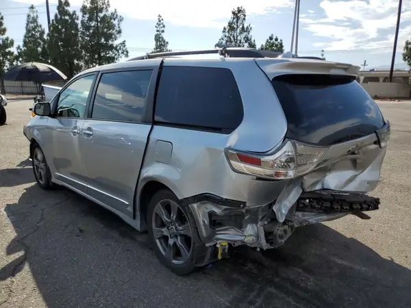 5TDXZ3DC9LS022803 2020 TOYOTA SIENNA - Image 2