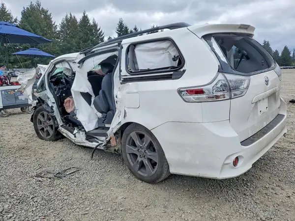 5TDXZ3DC9LS041755 2020 TOYOTA SIENNA - Image 2