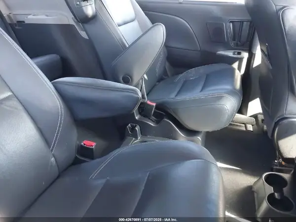 5TDXZ3DC9LS043621 2020 TOYOTA SIENNA - Image 8