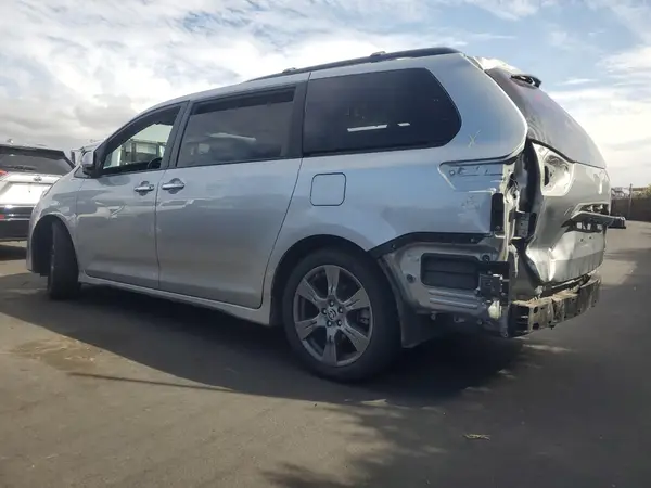 5TDXZ3DC9LS057583 2020 TOYOTA SIENNA - Image 2