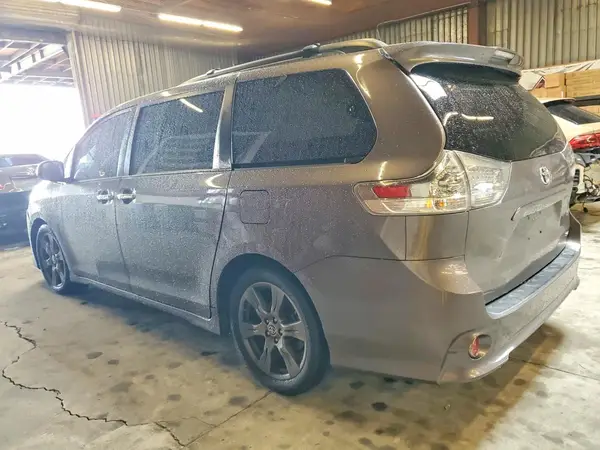 5TDXZ3DC9LS083522 2020 TOYOTA SIENNA - Image 2