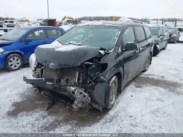 5TDXZ3DCXHS776283 2017 TOYOTA SIENNA - Image 2
