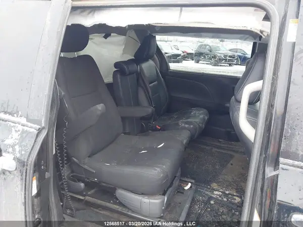 5TDXZ3DCXHS776283 2017 TOYOTA SIENNA - Image 8