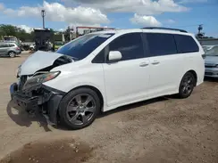 5TDXZ3DCXHS795965 2017 TOYOTA SIENNA
