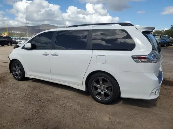 5TDXZ3DCXHS795965 2017 TOYOTA SIENNA - Image 2
