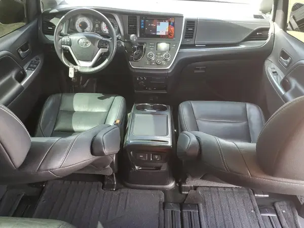 5TDXZ3DCXHS795965 2017 TOYOTA SIENNA - Image 8