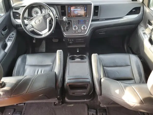 5TDXZ3DCXHS800145 2017 TOYOTA SIENNA - Image 8