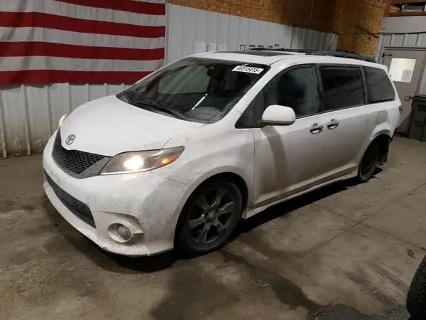 5TDXZ3DCXHS800212 2017 TOYOTA SIENNA - Image 1