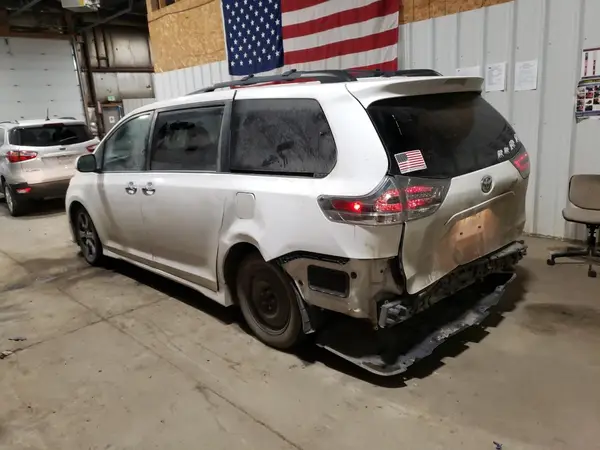 5TDXZ3DCXHS800212 2017 TOYOTA SIENNA - Image 2