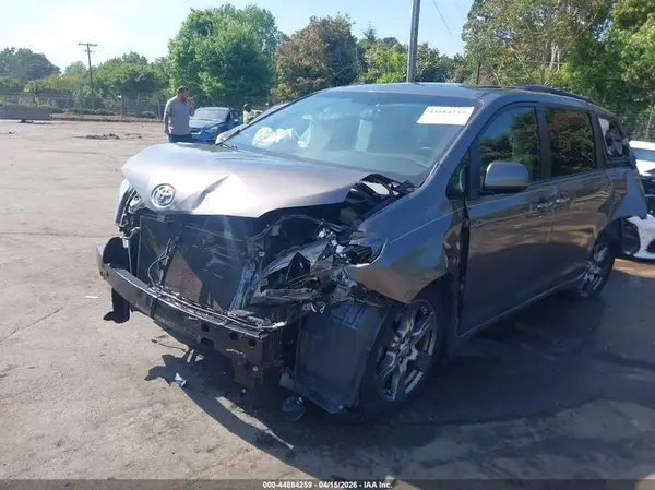 5TDXZ3DCXHS834697 2017 TOYOTA SIENNA - Image 2