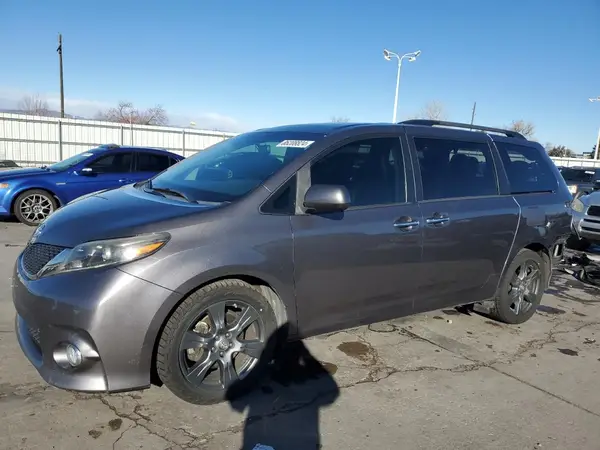 5TDXZ3DCXHS843271 2017 TOYOTA SIENNA - Image 1