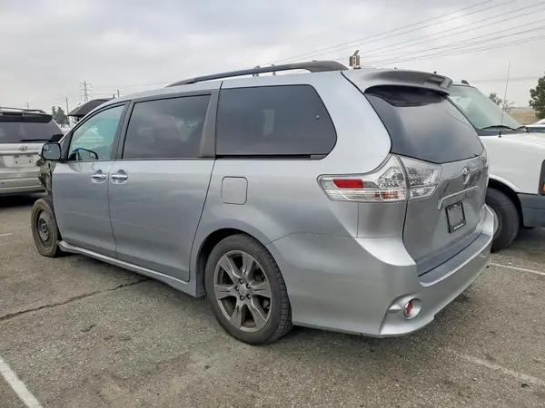 5TDXZ3DCXHS852505 2017 TOYOTA SIENNA - Image 2