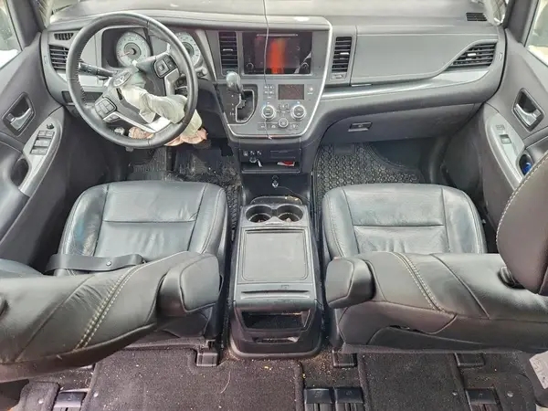 5TDXZ3DCXHS856716 2017 TOYOTA SIENNA - Image 8