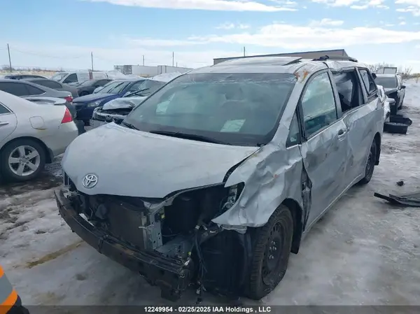5TDXZ3DCXHS866694 2017 TOYOTA SIENNA - Image 2
