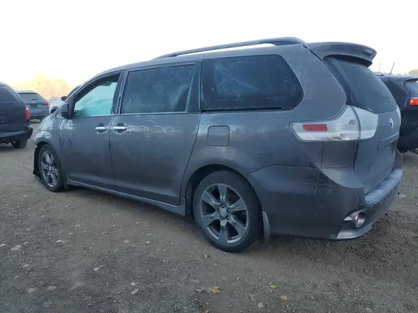5TDXZ3DCXHS872530 2017 TOYOTA SIENNA - Image 2