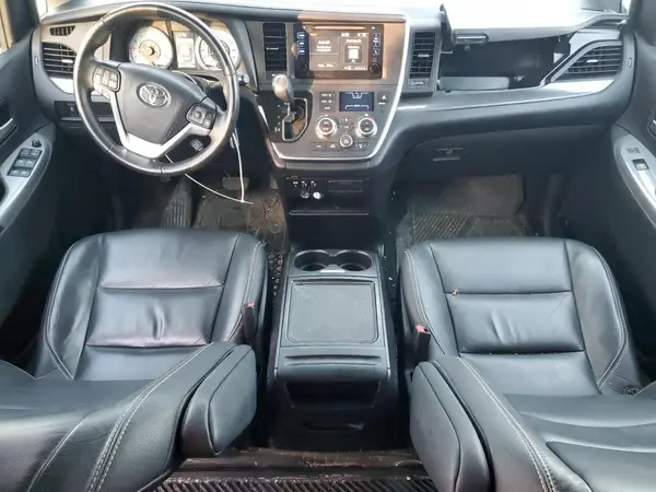 5TDXZ3DCXHS872530 2017 TOYOTA SIENNA - Image 8