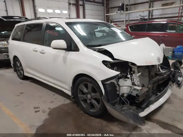 5TDXZ3DCXHS875329 2017 TOYOTA SIENNA - Image 1
