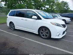 5TDXZ3DCXHS877520 2017 TOYOTA SIENNA