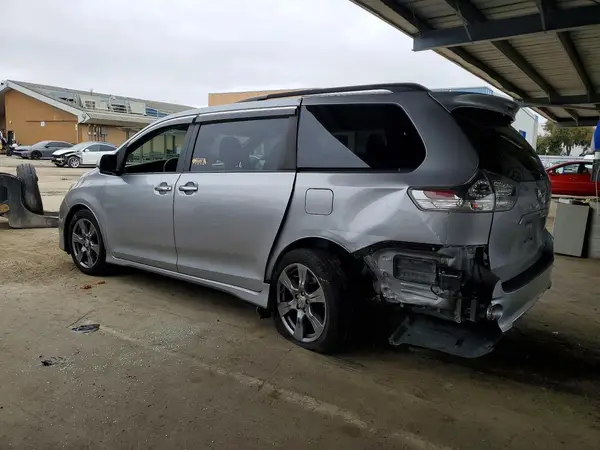 5TDXZ3DCXHS877632 2017 TOYOTA SIENNA - Image 2