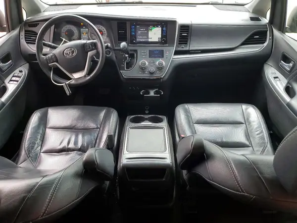 5TDXZ3DCXHS877632 2017 TOYOTA SIENNA - Image 8
