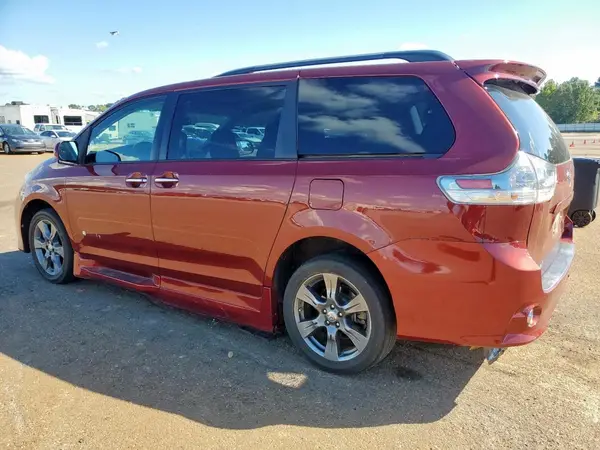 5TDXZ3DCXHS881678 2017 TOYOTA SIENNA - Image 2