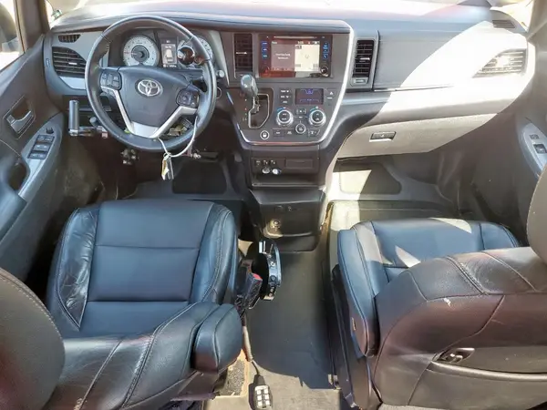 5TDXZ3DCXHS881678 2017 TOYOTA SIENNA - Image 8