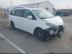 5TDXZ3DCXHS883219 2017 TOYOTA SIENNA