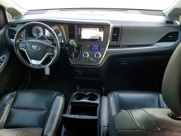 5TDXZ3DCXHS885004 2017 TOYOTA SIENNA - Image 8
